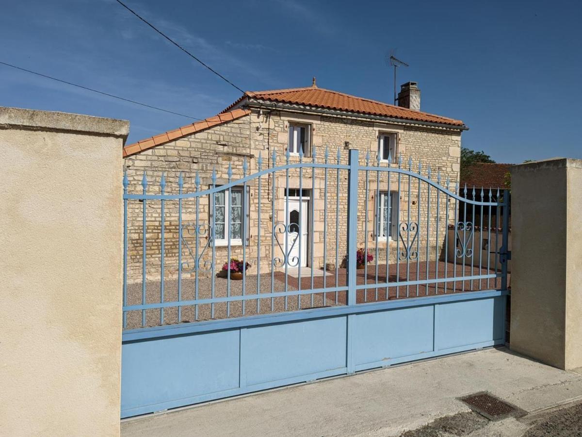 Maison Lumineuse Avec Cour Privative, Proche Sites Culturels, Tout Confort, Equipe Bebe, Wifi Inclus - Fr-1-653-98 Puyreaux Exteriér fotografie
